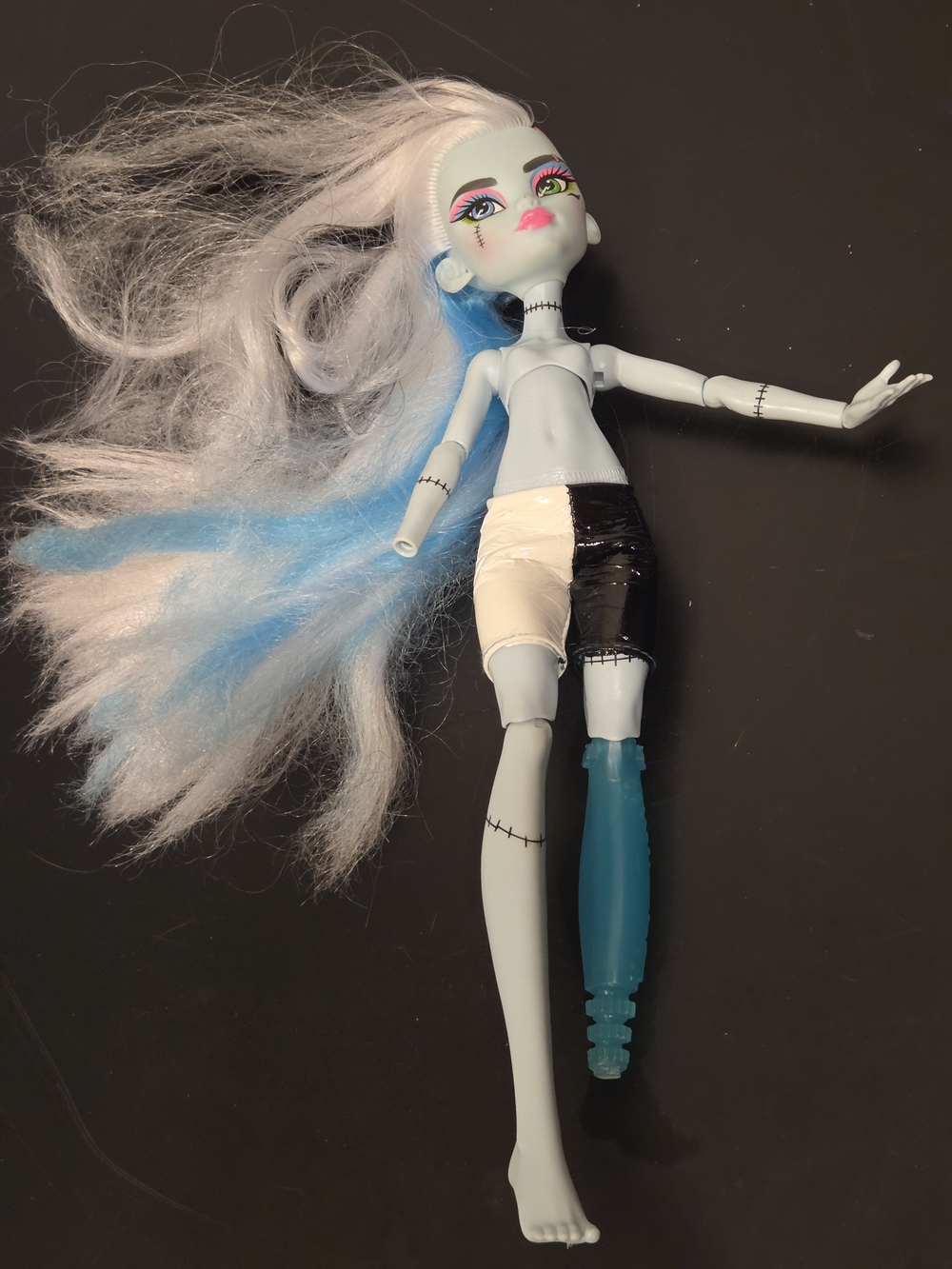 Monster High Neon Frights Frankie Stein Doll Skulltimate Secrets